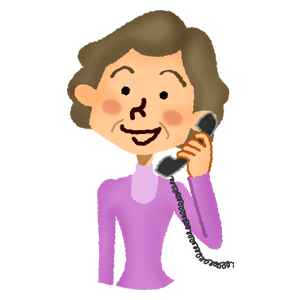 Mujer mayor hablando por teléfono